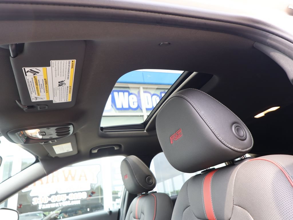 Certified 2026 Chevrolet Trax RS w/ Sunroof Package FWD image 23