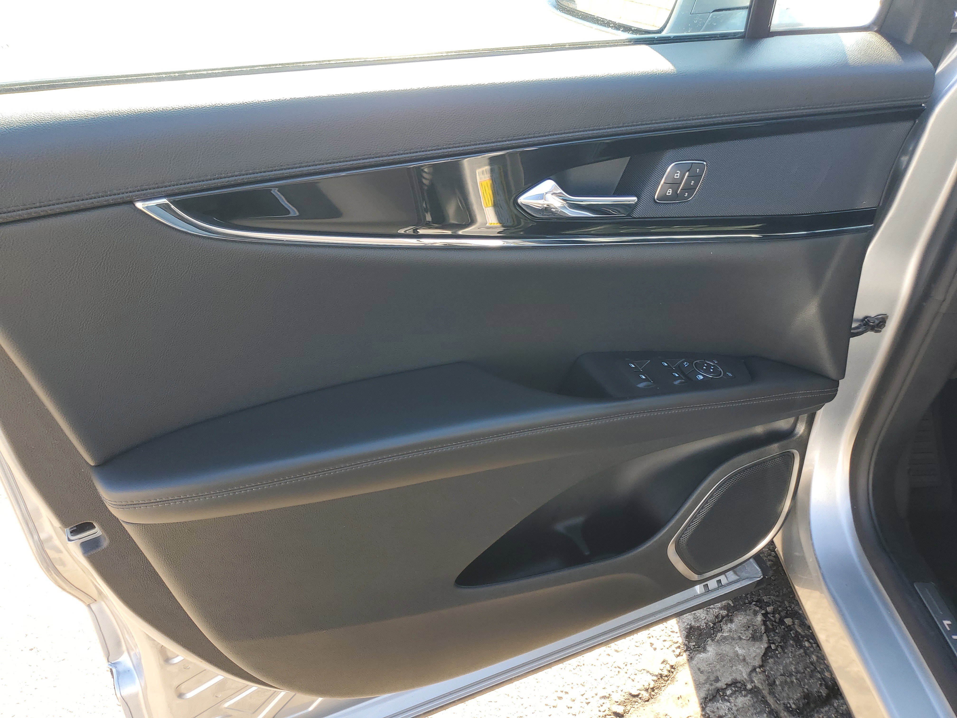 Used 2023 Lincoln Nautilus Reserve image 10