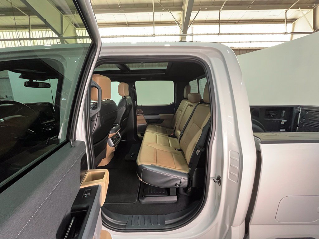 Used 2023 Ford F350 Lariat w/ Lariat Ultimate Package AWD/4WD image 16