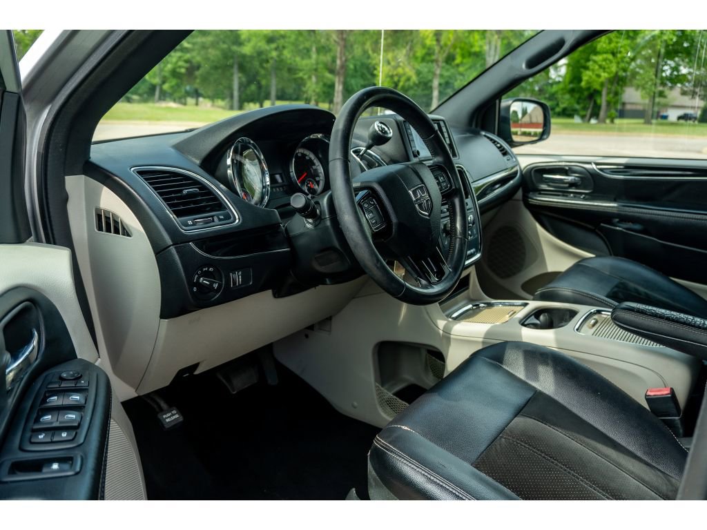 Used 2017 Dodge Grand Caravan SXT FWD image 11