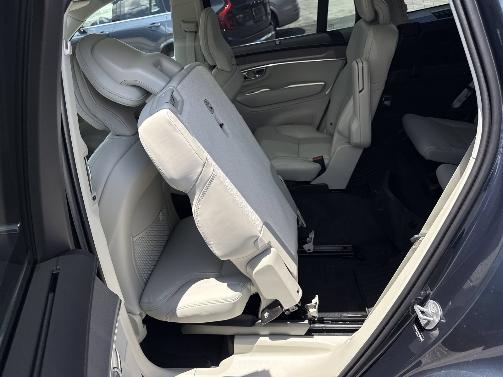 New 2026 Volvo XC90 B5 Ultra w/ Protection Package Premier AWD/4WD image 14