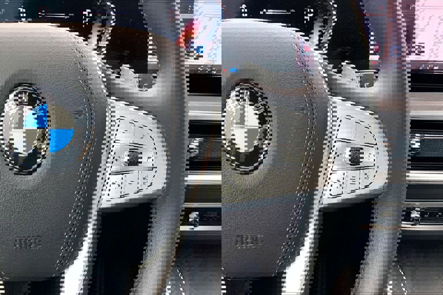 Certified 2025 BMW X7 xDrive40i w/ Premium Package image 17