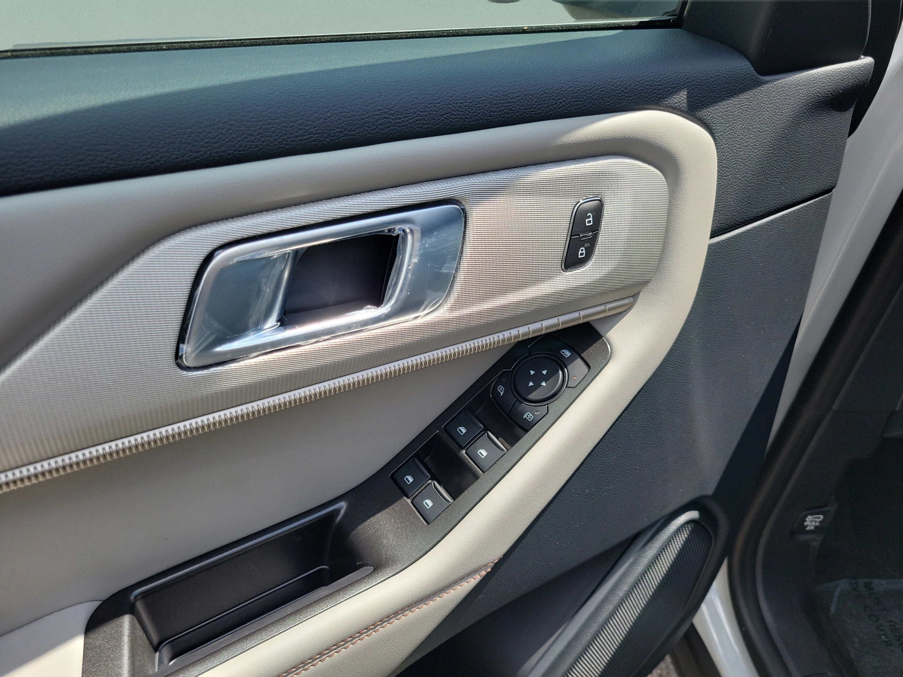 New 2027 Ford Explorer Active w/ Active Comfort Package RWD image 13