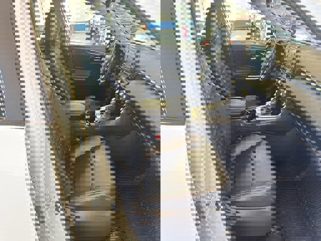 Used 2021 Toyota RAV4 XLE Premium image 17