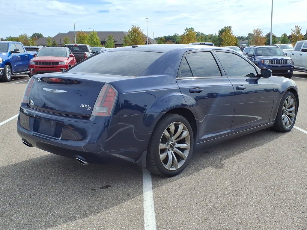 Used 2014 Chrysler 300 S RWD image 4