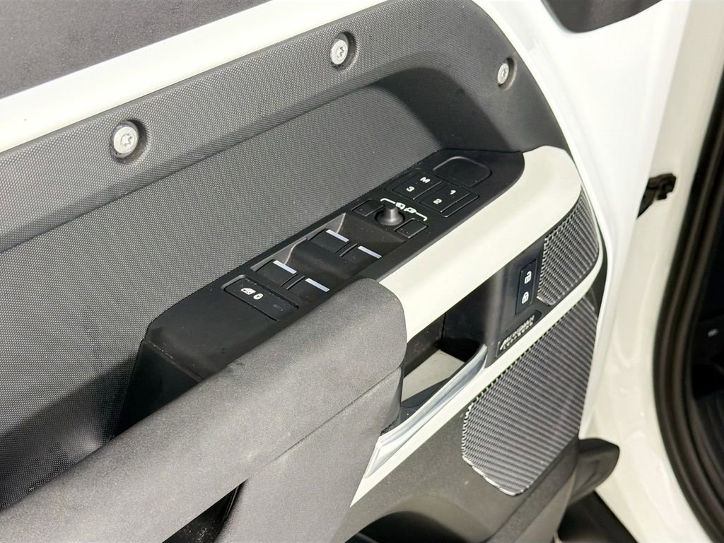Certified 2023 Land Rover Defender 110 X-Dynamic SE AWD/4WD image 18