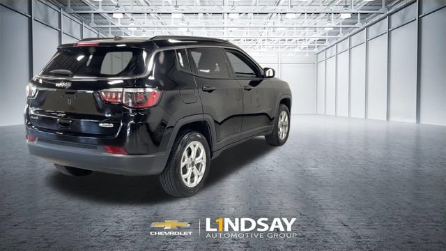 Used 2025 Jeep Compass Latitude AWD/4WD image 9