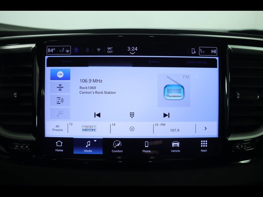 Used 2024 Chrysler Pacifica Touring-L image 23