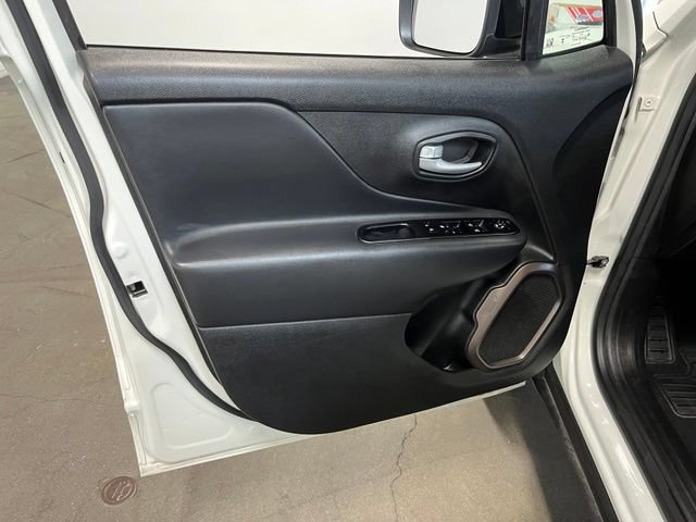 Used 2023 Jeep Renegade Latitude AWD/4WD image 24