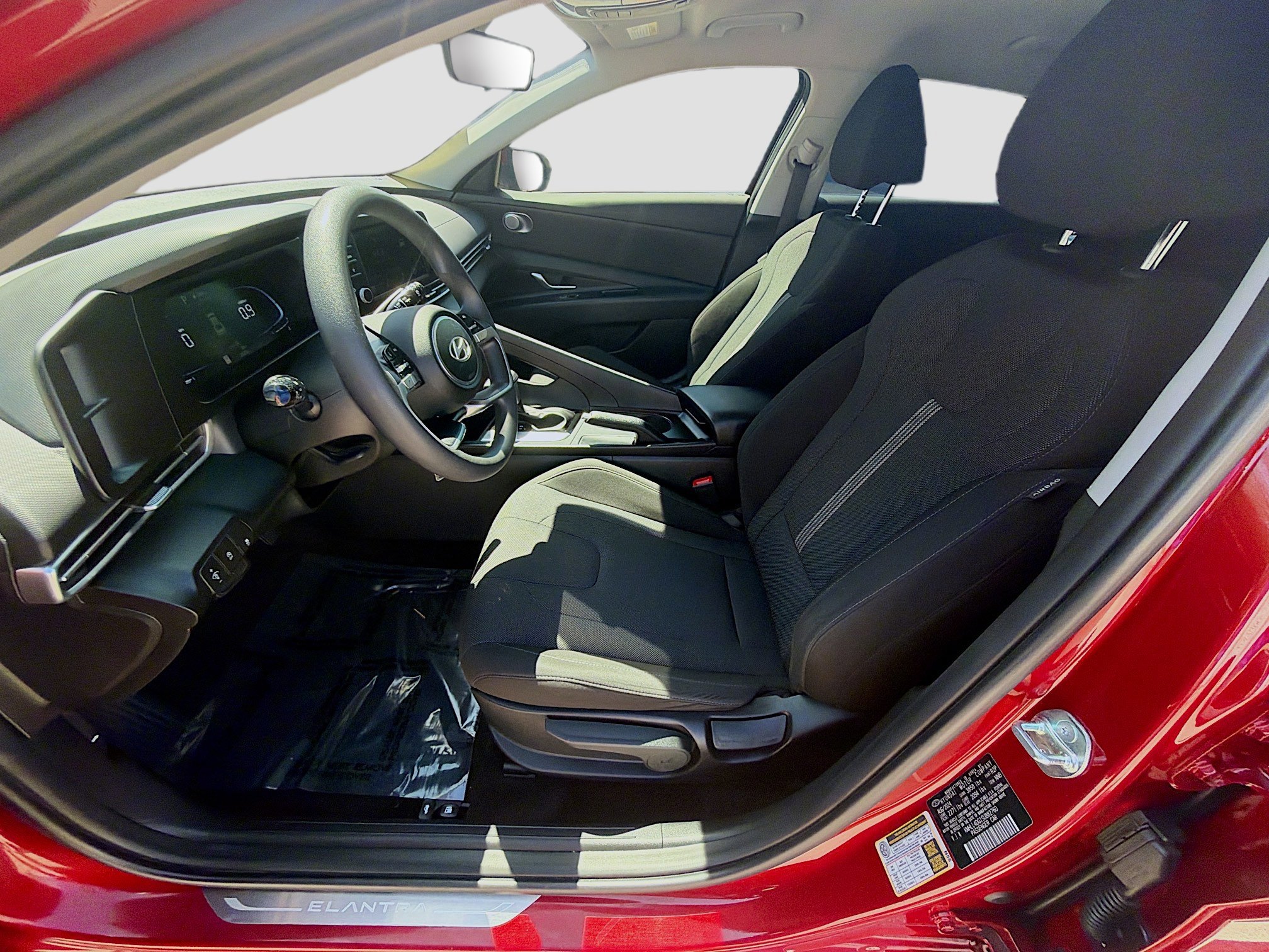 Used 2025 Hyundai Elantra SE image 16