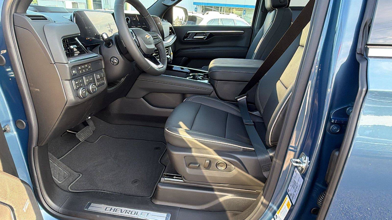 New 2026 Chevrolet Suburban Premier w/ Sun And Tow Package AWD/4WD image 16