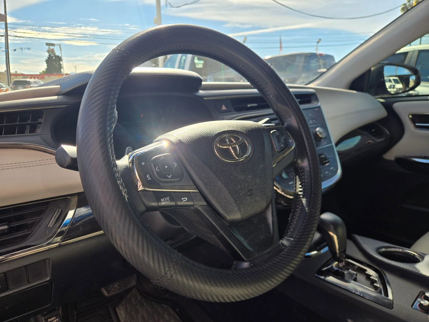 Used 2015 Toyota Avalon XLE Premium w/ Preferred Accessory Package FWD image 11