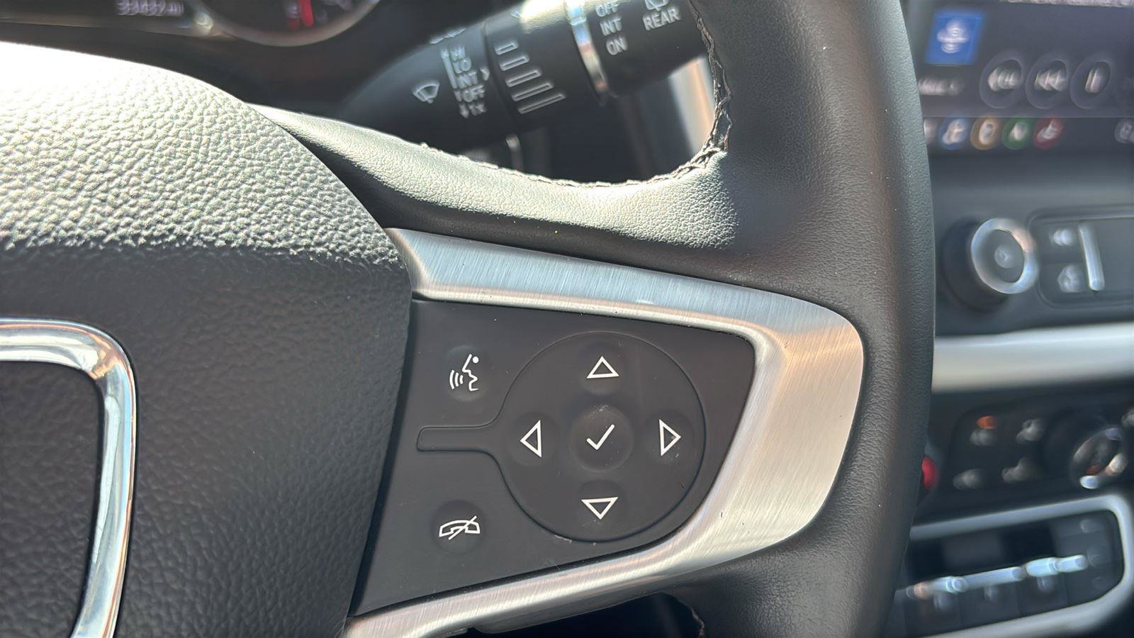 Certified 2023 GMC Acadia SLT w/ Technology Package FWD image 30