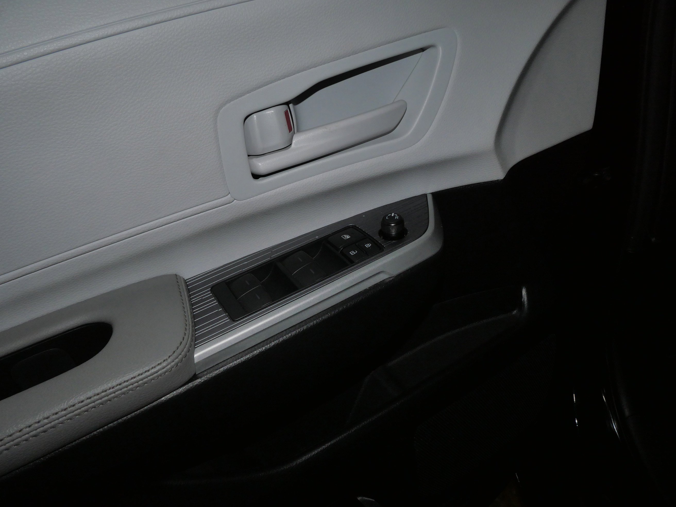 Certified 2025 Toyota Sienna LE image 20