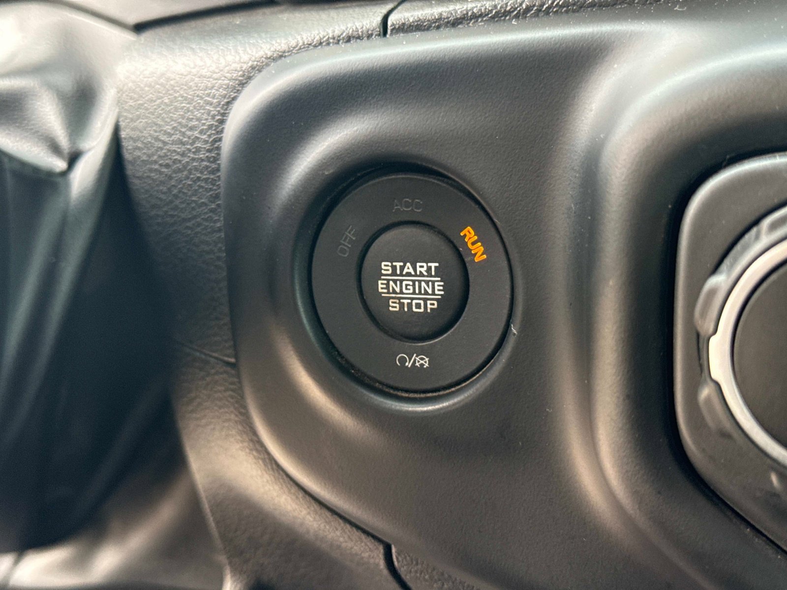 Used 2022 Jeep Gladiator Overland image 29