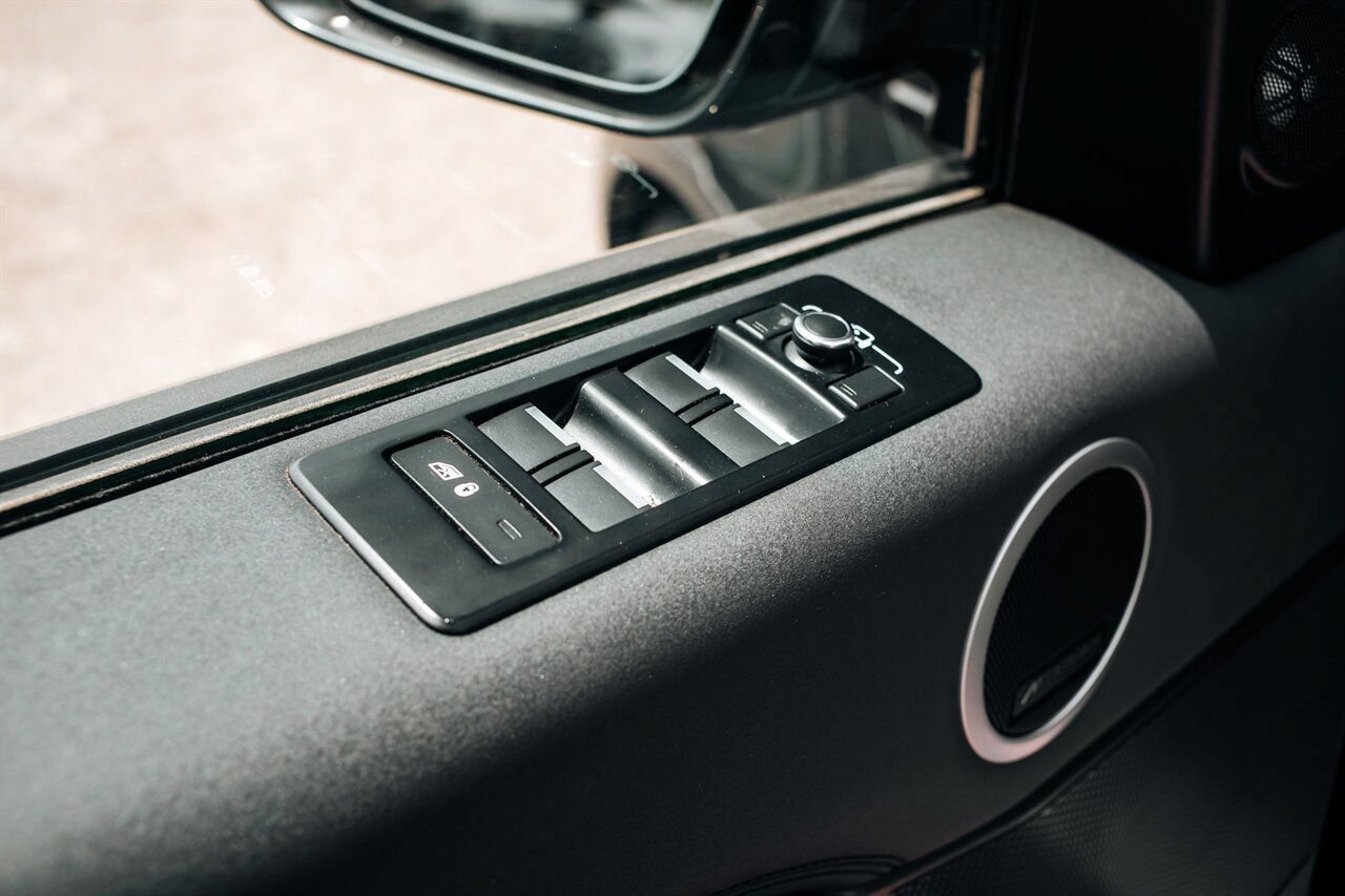Used 2019 Land Rover Discovery HSE AWD/4WD image 23