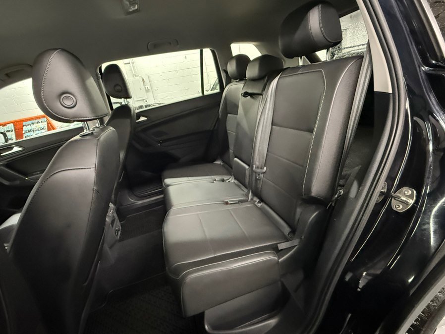 Used 2018 Volkswagen Tiguan SE AWD/4WD image 32