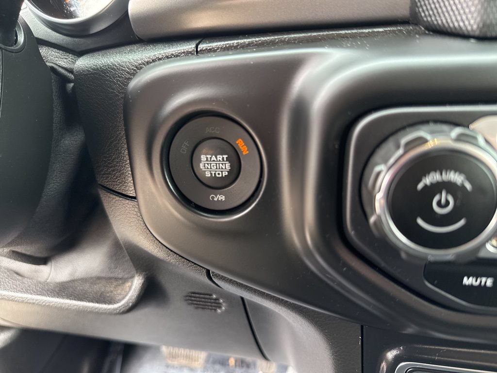 Certified 2021 Jeep Gladiator Sport AWD/4WD image 15