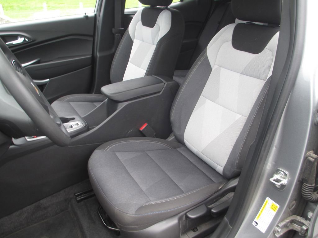 Used 2025 Chevrolet Trax LS w/ LS Convenience Package FWD image 19