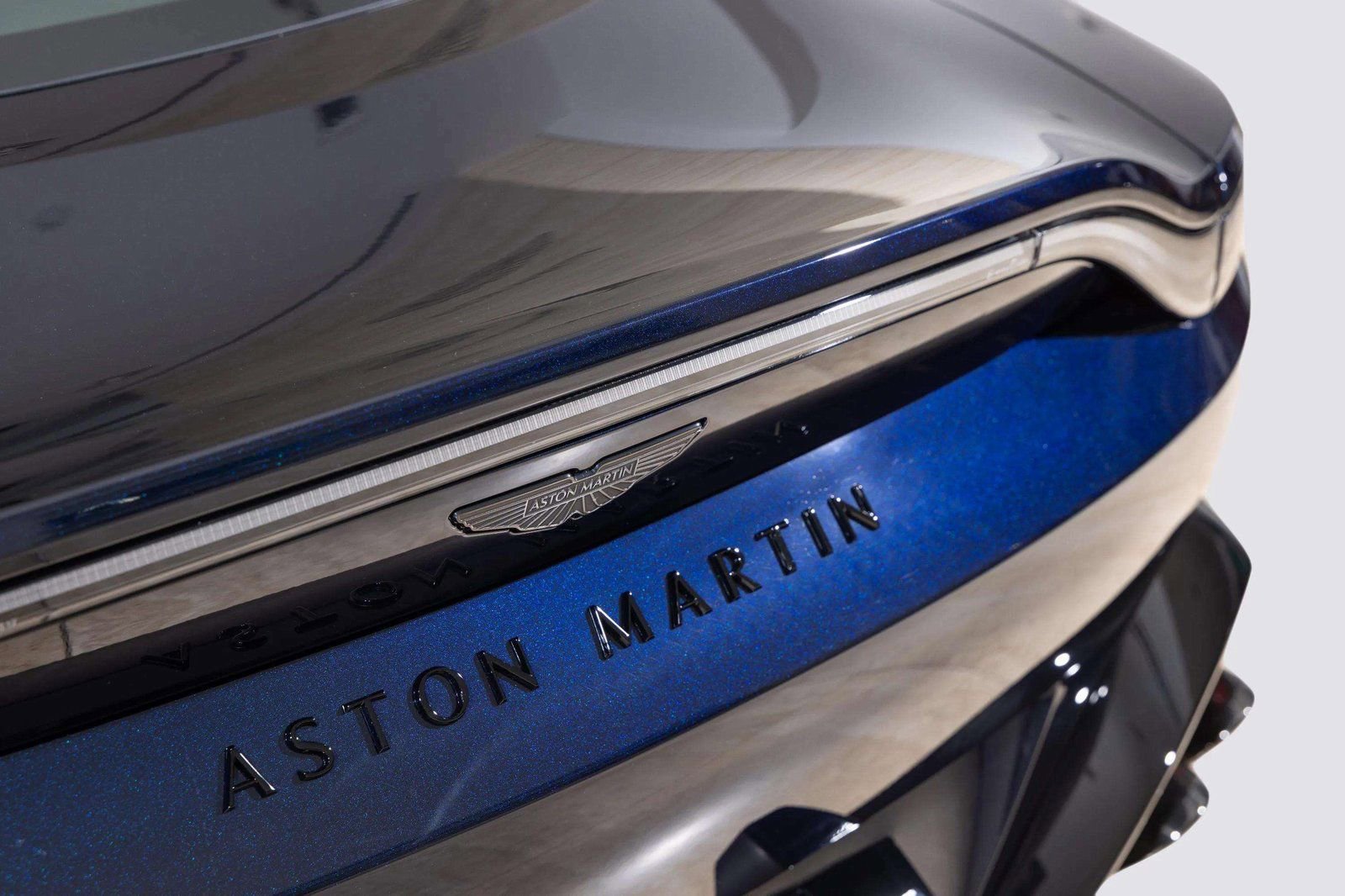 New 2026 Aston Martin V8 Vantage Coupe RWD image 13