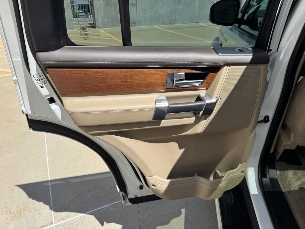 Used 2016 Land Rover LR4 HSE LUX AWD/4WD image 24
