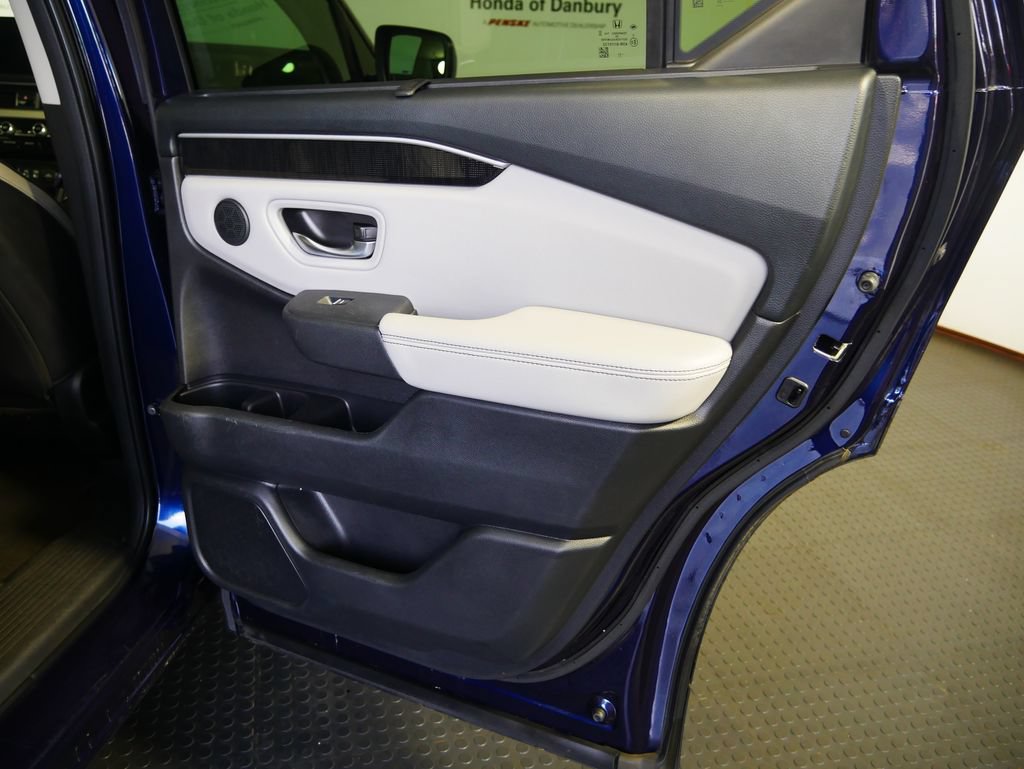 Used 2023 Honda Pilot Elite image 7