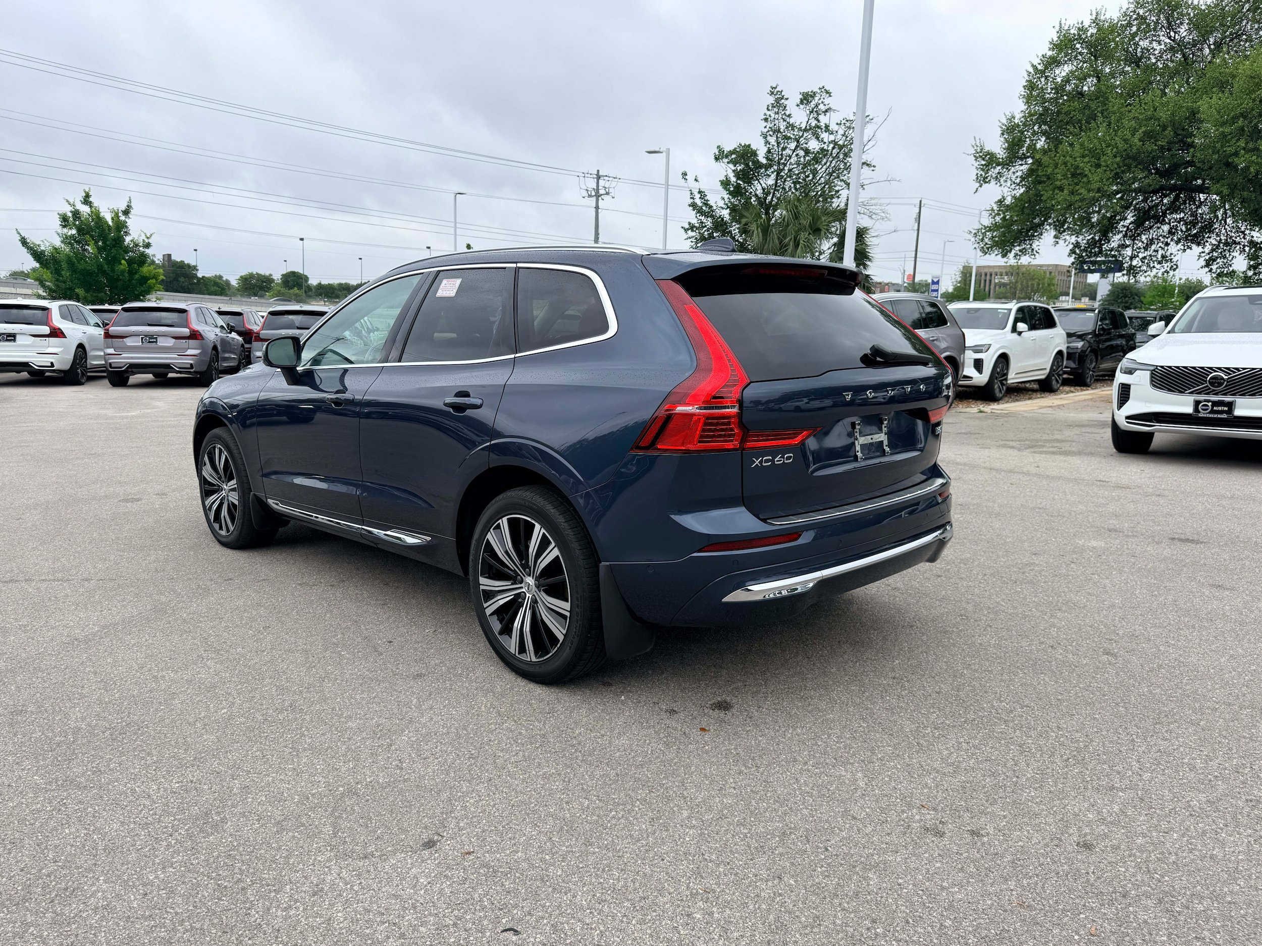 Certified 2023 Volvo XC60 B5 Plus w/ Protection Package Premier AWD/4WD image 4