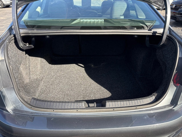 Used 2024 Volkswagen Jetta SE image 8