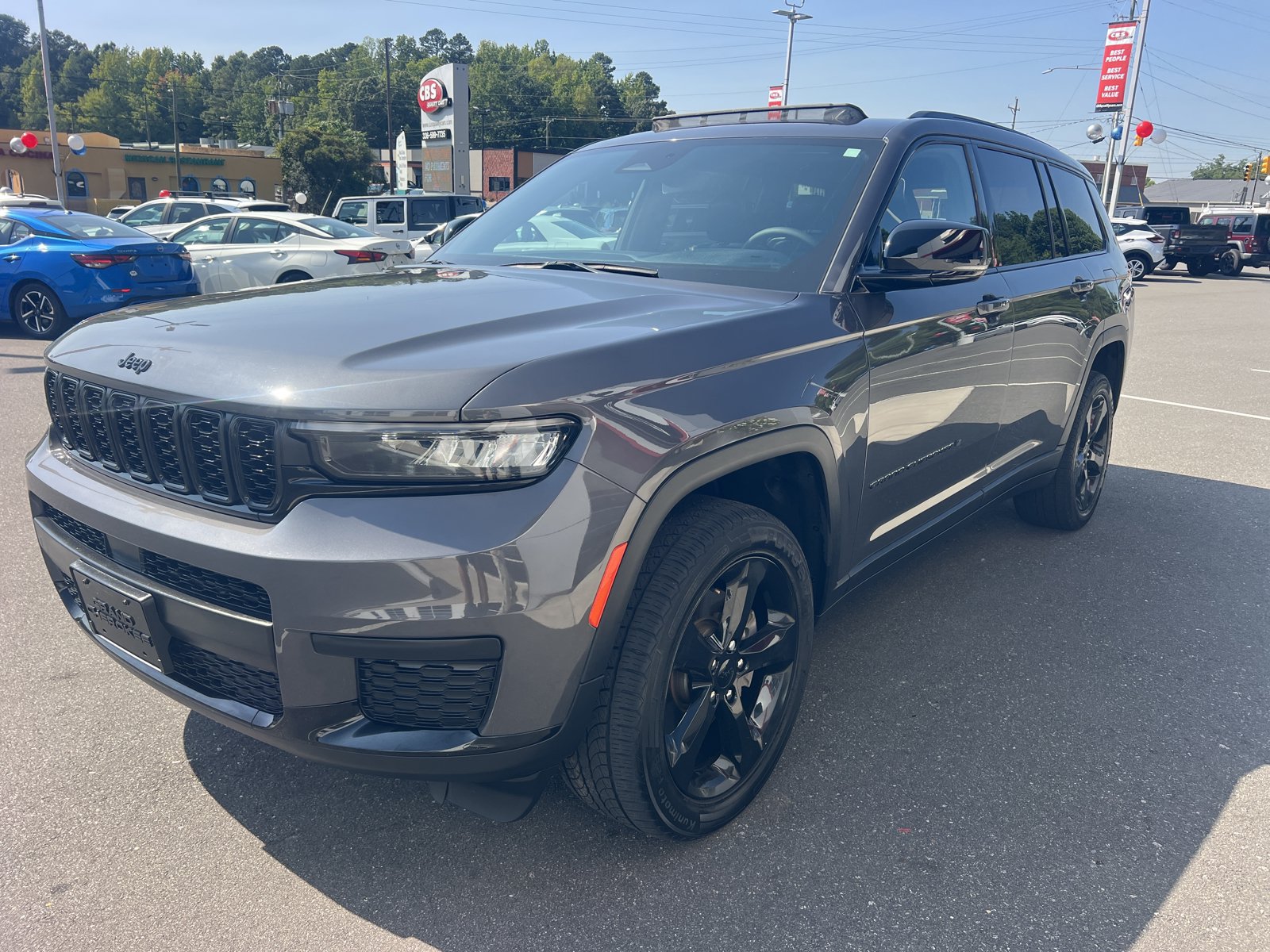 Used 2023 Jeep Grand Cherokee L Laredo AWD/4WD image 3