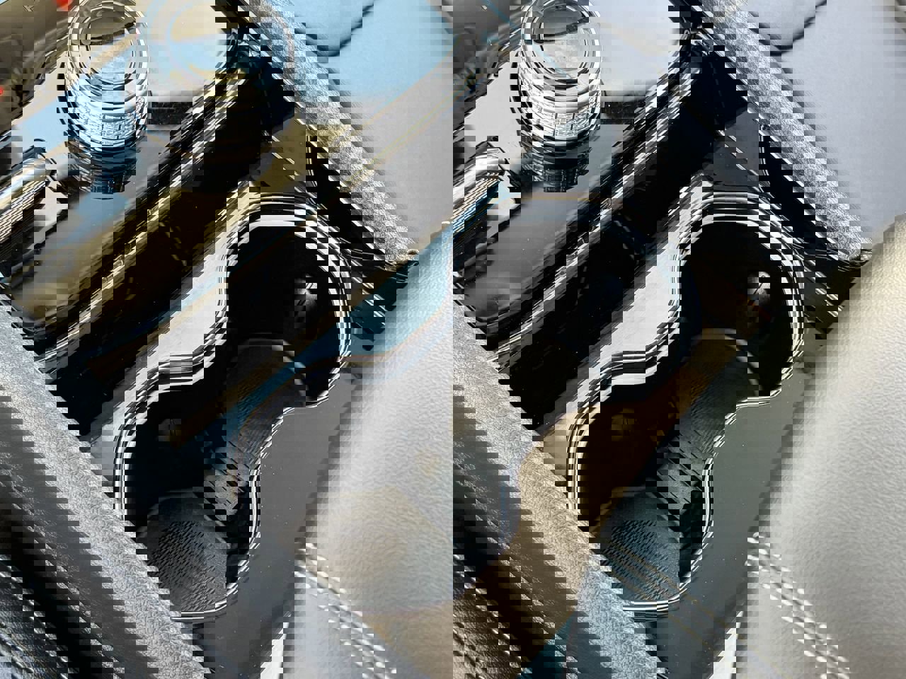 Used 2023 Jeep Grand Cherokee Limited AWD/4WD image 32