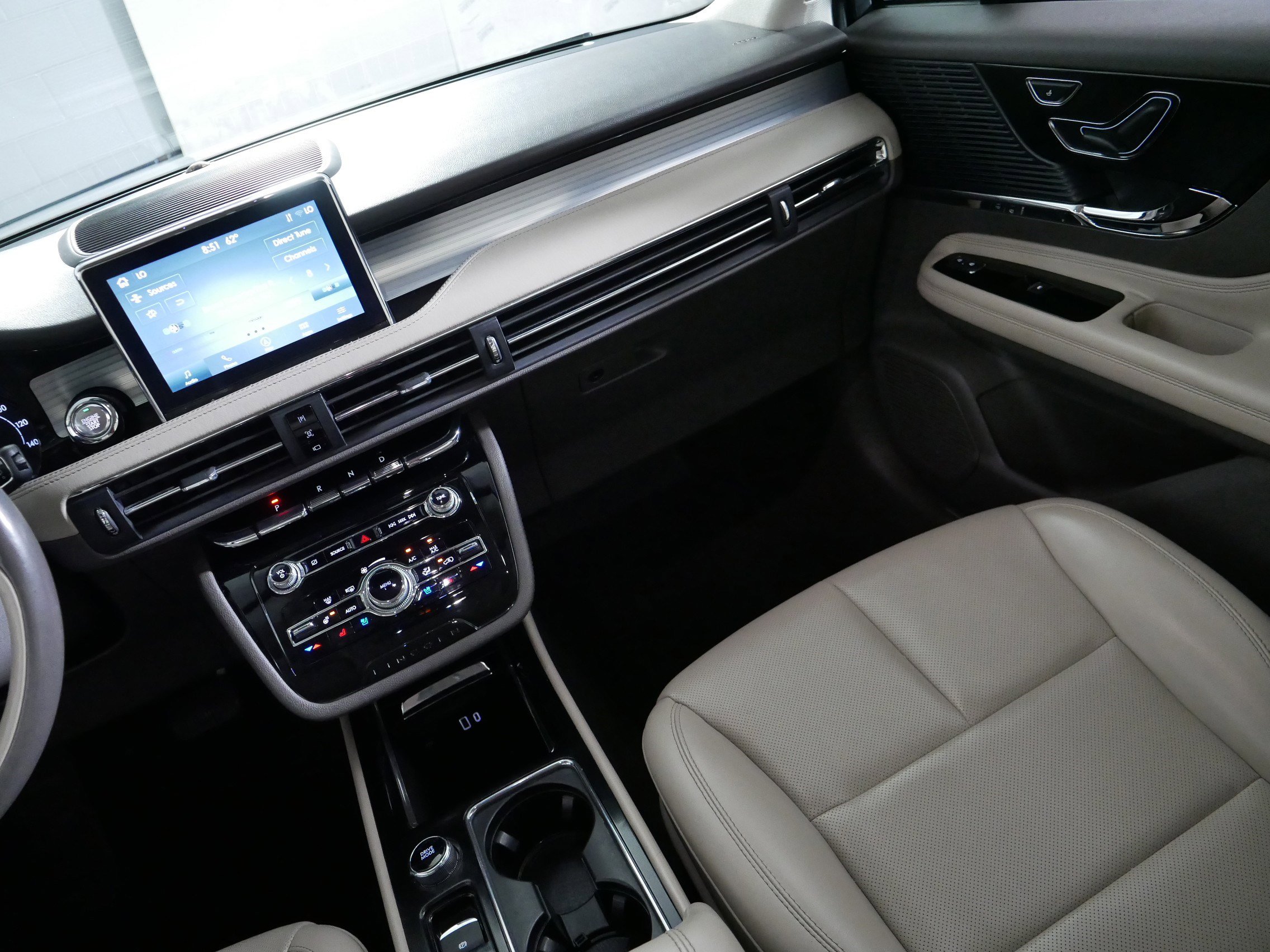 Used 2021 Lincoln Corsair AWD w/ Equipment Group 101A image 11
