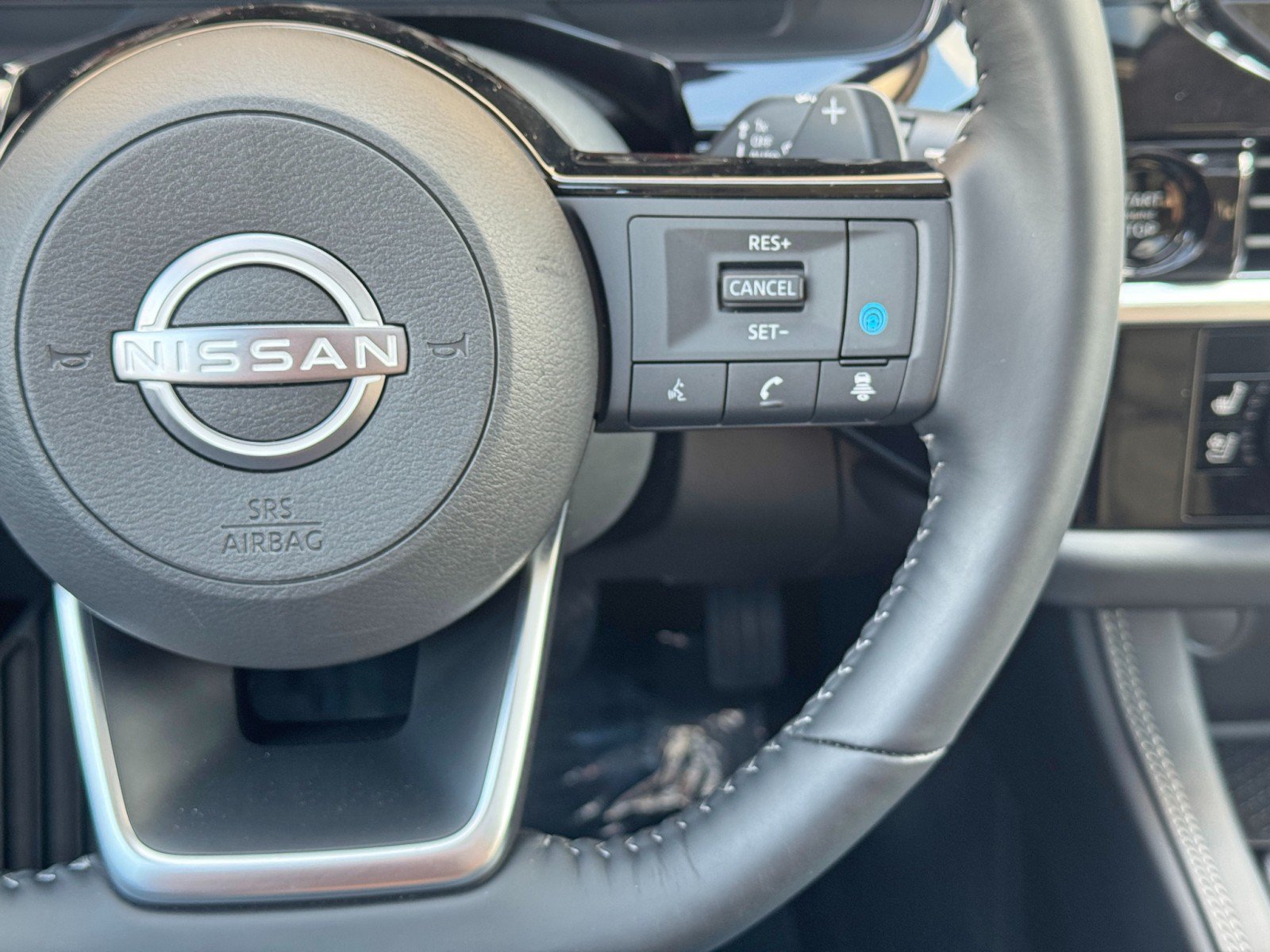 Used 2025 Nissan Pathfinder Platinum AWD/4WD image 24