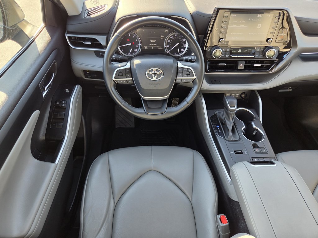 Used 2022 Toyota Highlander XLE FWD image 14