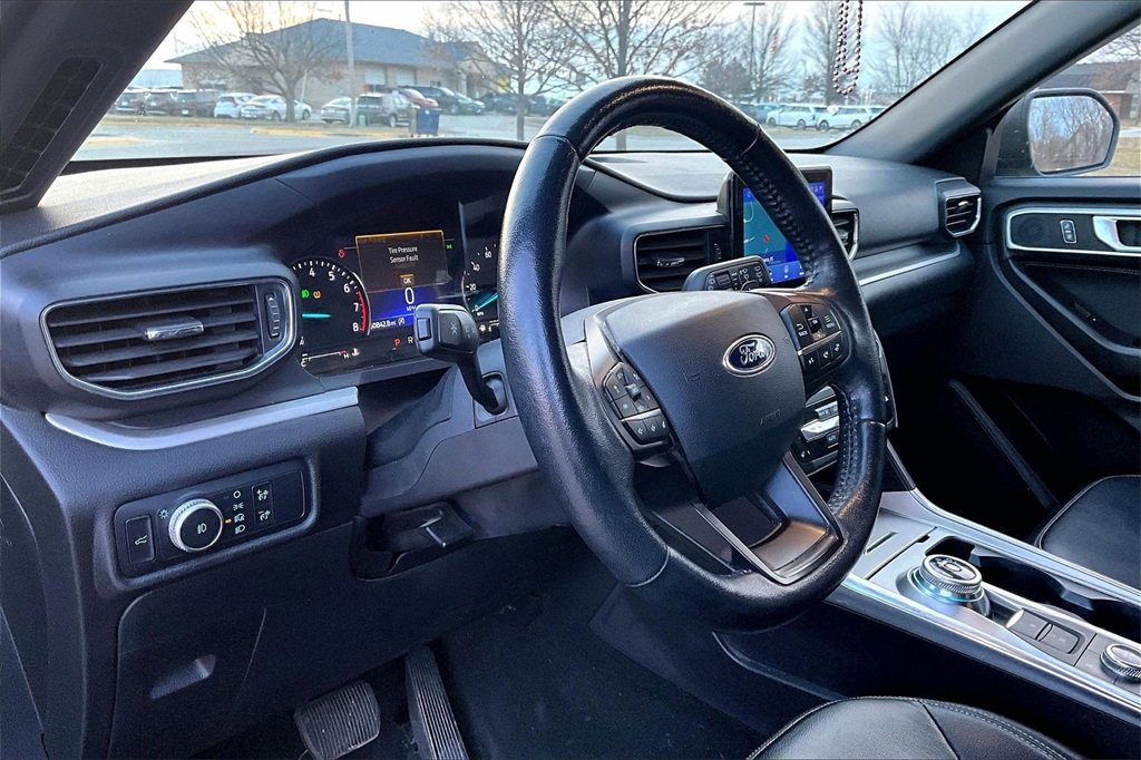 Used 2020 Ford Explorer XLT w/ Equipment Group 202A image 9