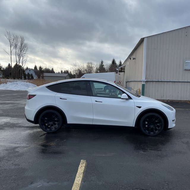 Used 2021 Tesla Model Y Long Range image 10