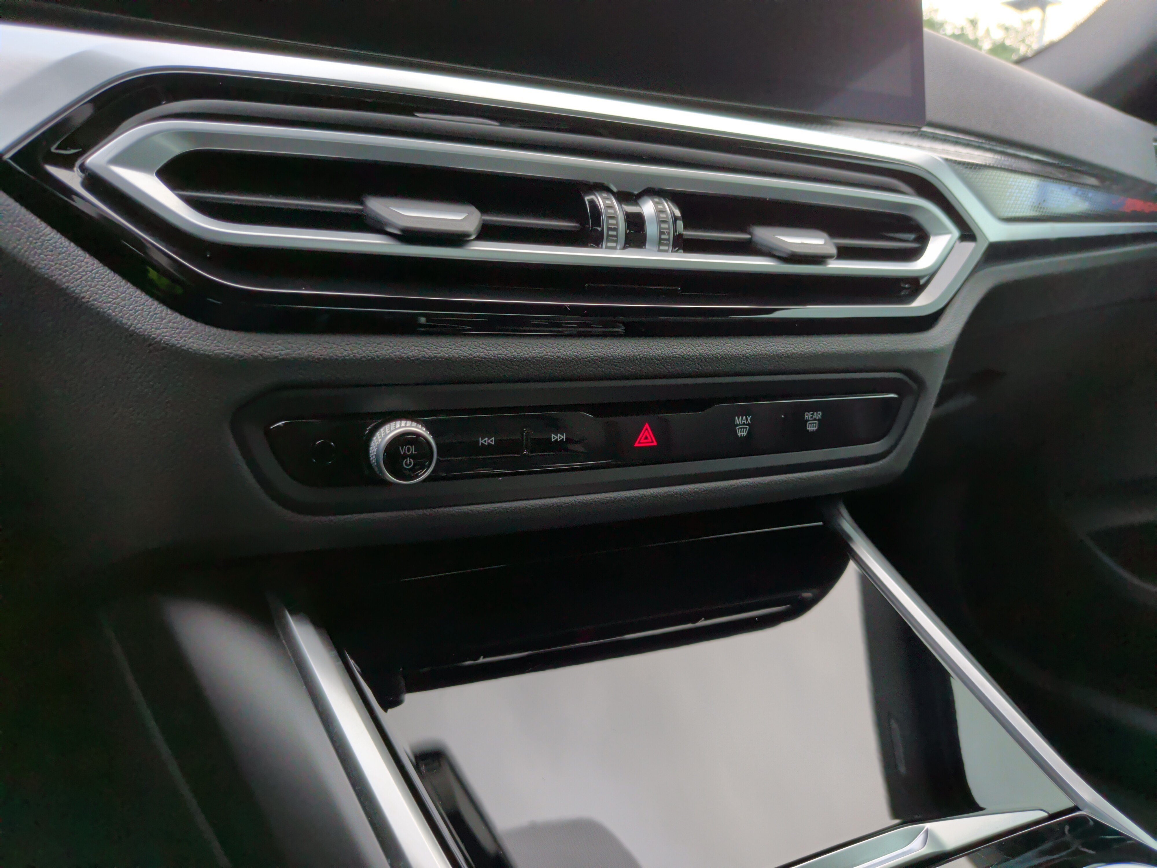 Used 2023 BMW 230i xDrive Coupe w/ M Sport Package AWD/4WD image 19