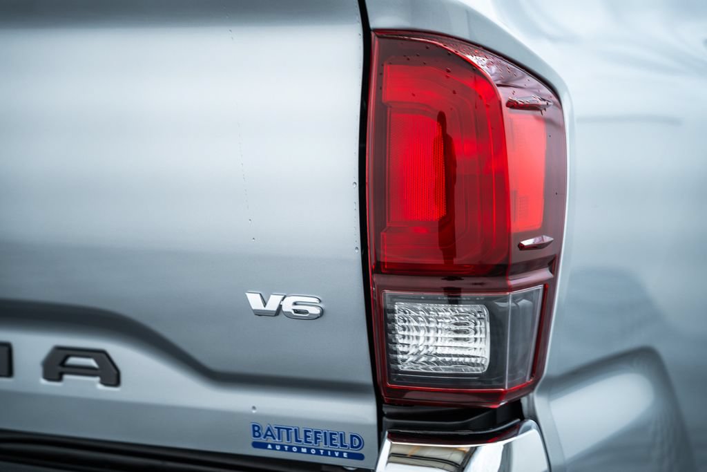 Certified 2022 Toyota Tacoma SR5 AWD/4WD image 9