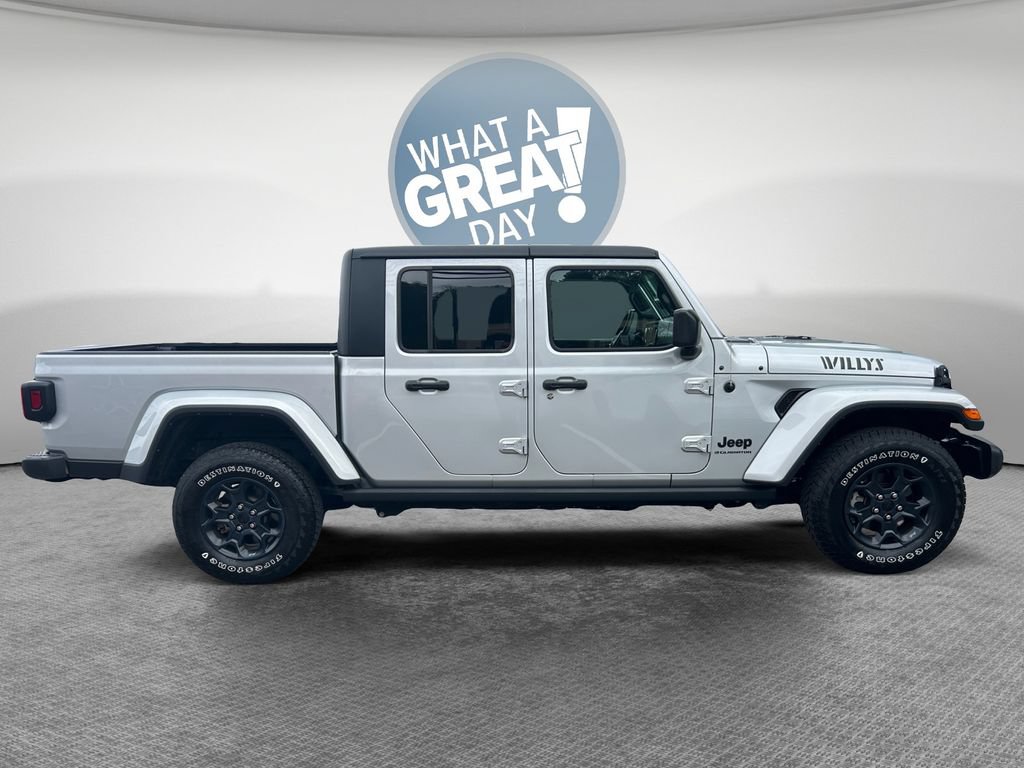 Certified 2023 Jeep Gladiator Sport AWD/4WD image 2