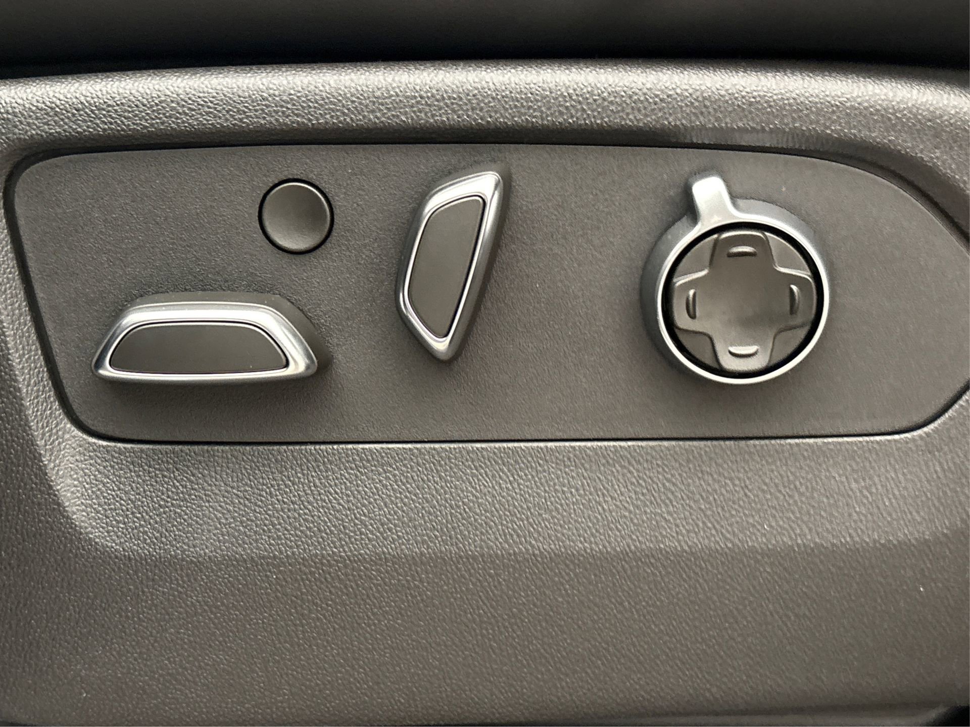 New 2025 Cadillac Escalade ESV Sport Platinum image 31