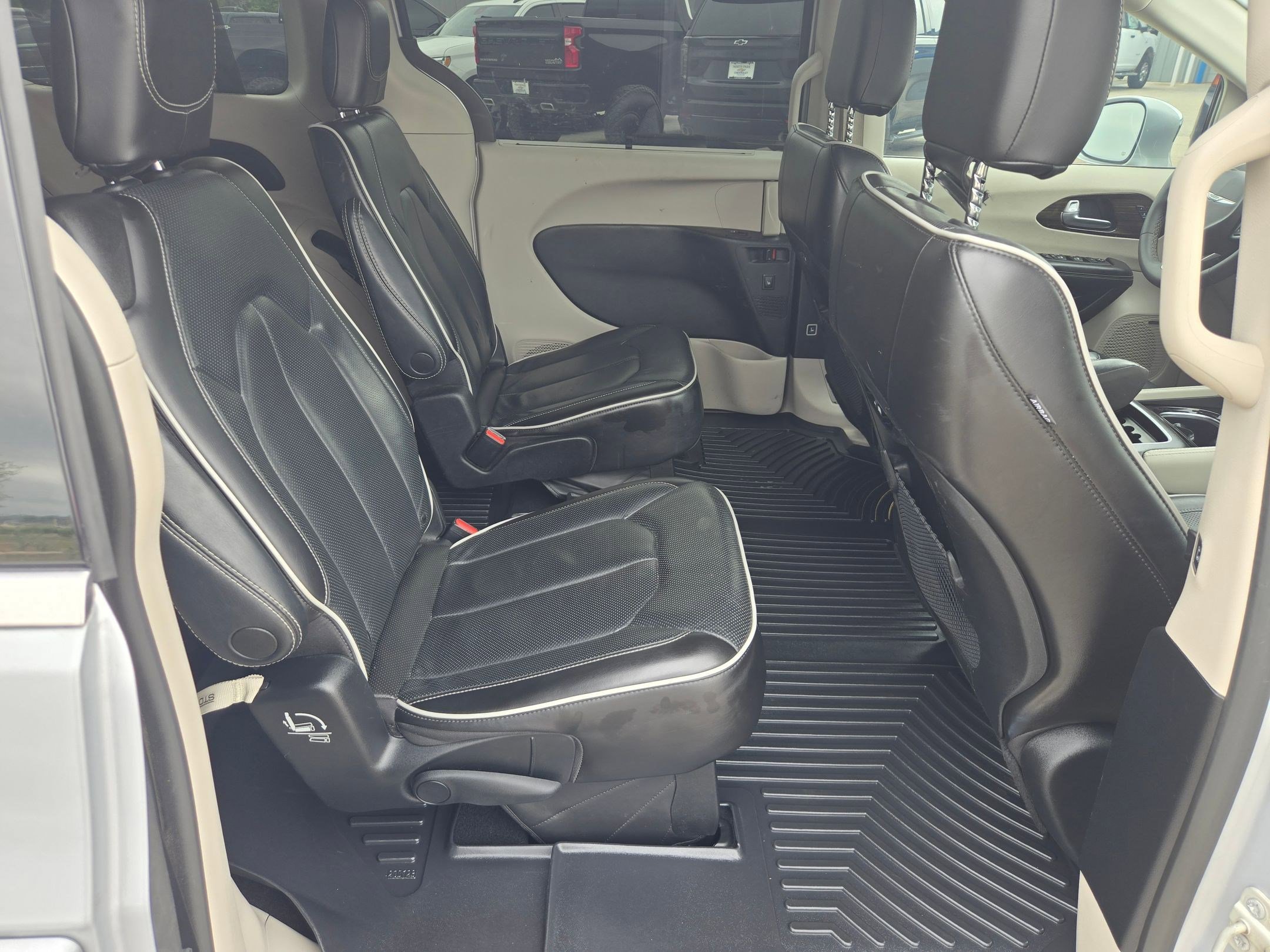 Used 2022 Chrysler Pacifica Limited FWD image 21