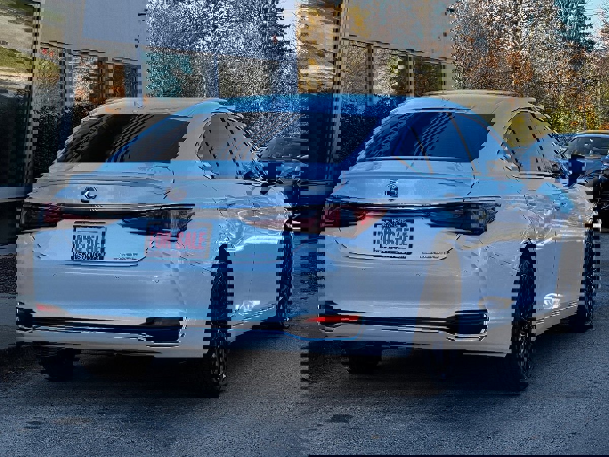 Used 2021 Lexus ES 300h w/ Accessory Package 2 image 4