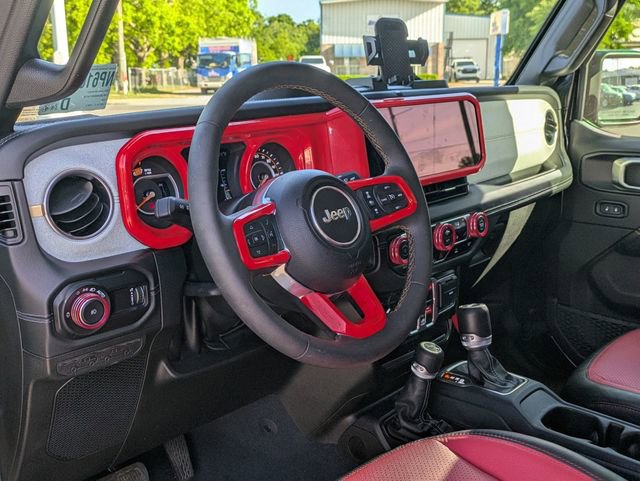 Used 2024 Jeep Wrangler Unlimited Sahara w/ Dual Top Group AWD/4WD image 34