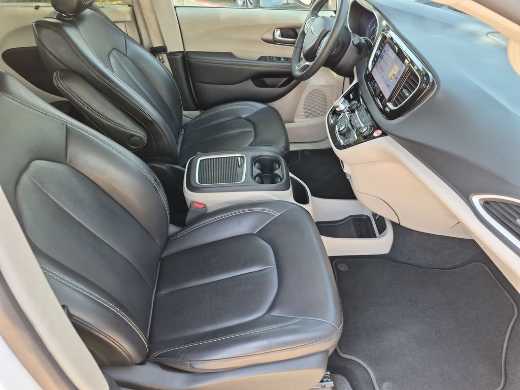 Used 2023 Chrysler Pacifica Touring-L FWD image 35