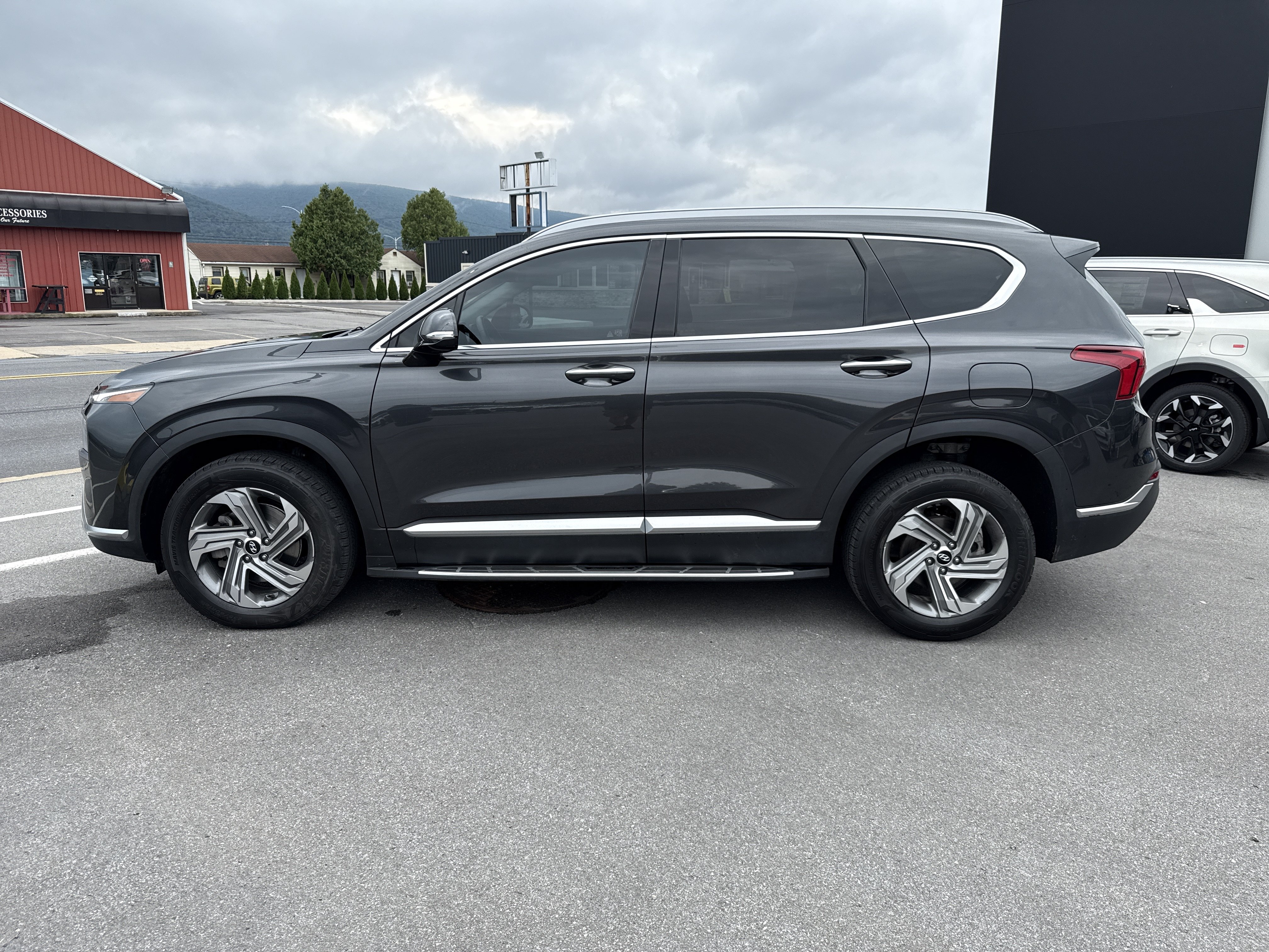 Used 2021 Hyundai Santa Fe SEL w/ Convenience + Premium Package AWD/4WD image 7
