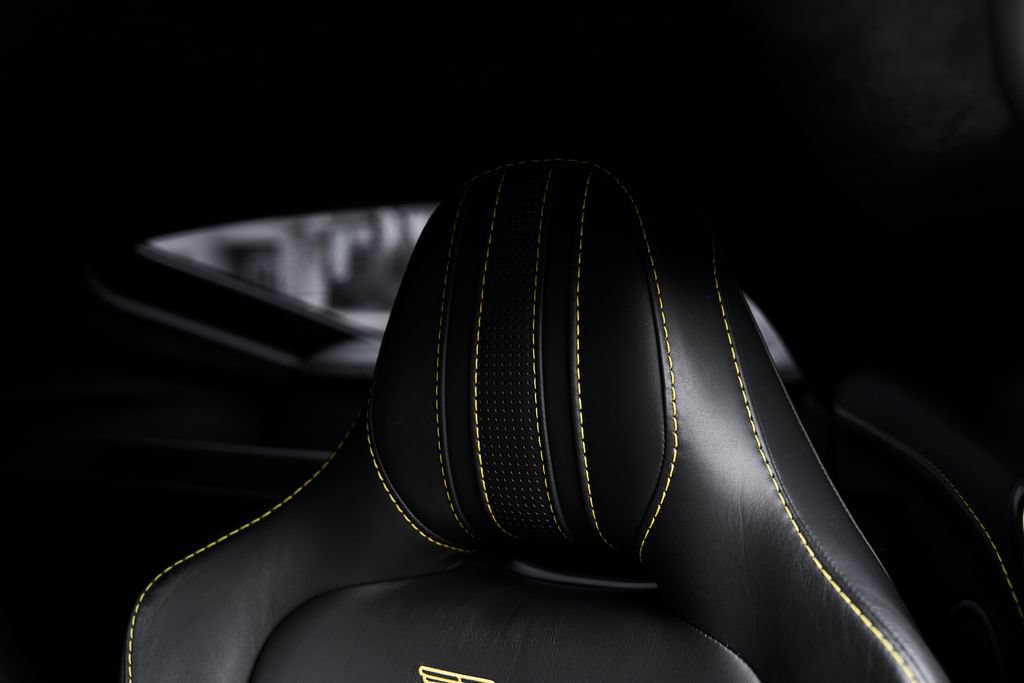Used 2023 Aston Martin V8 Vantage Coupe RWD image 36