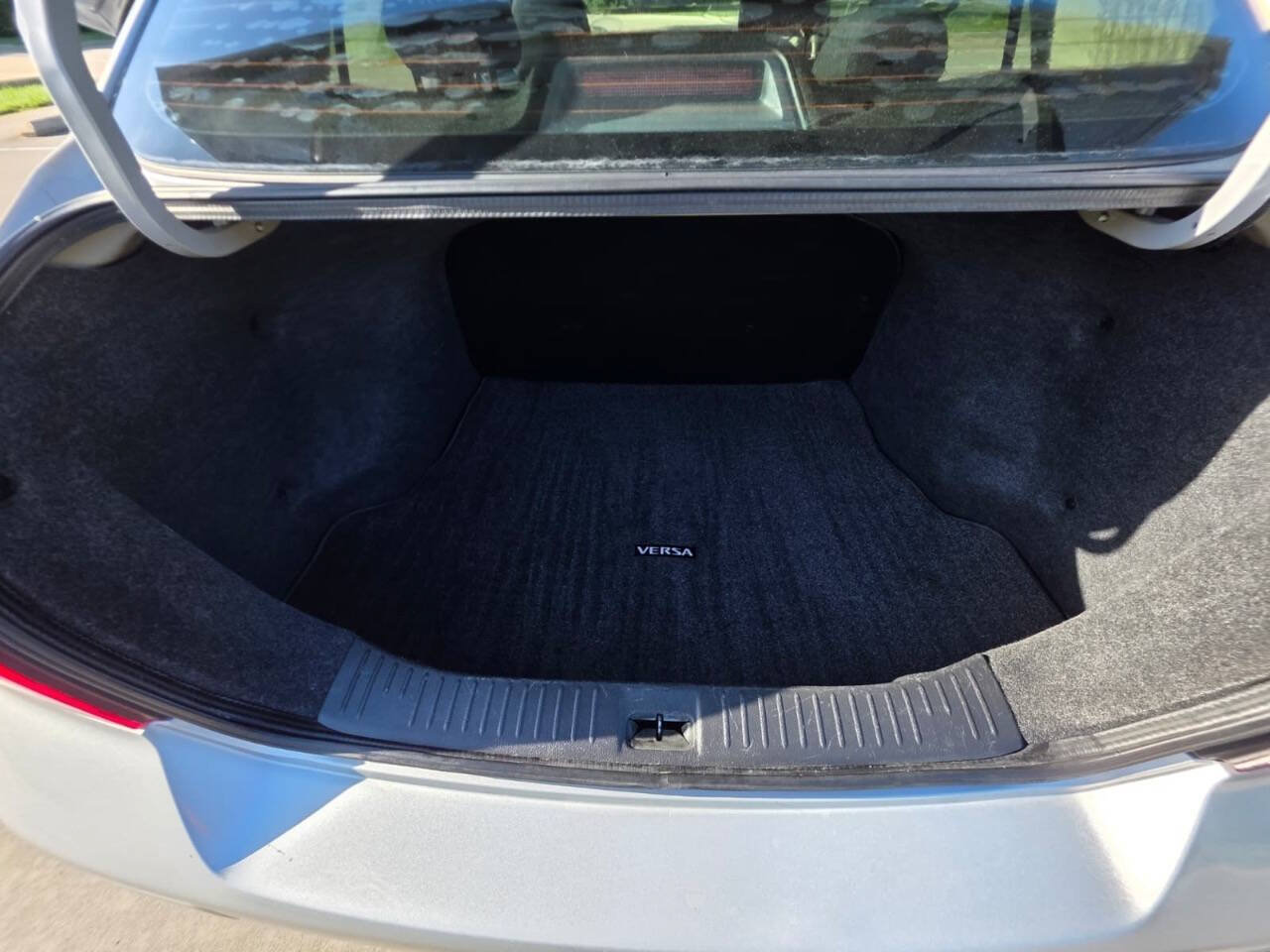 Used 2011 Nissan Versa Sedan FWD image 11