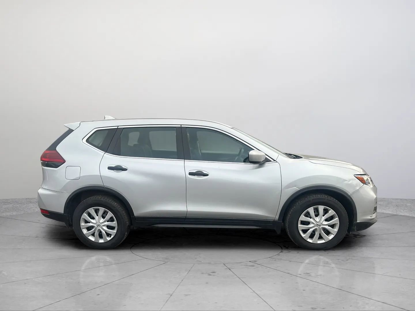 Used 2020 Nissan Rogue S FWD image 12