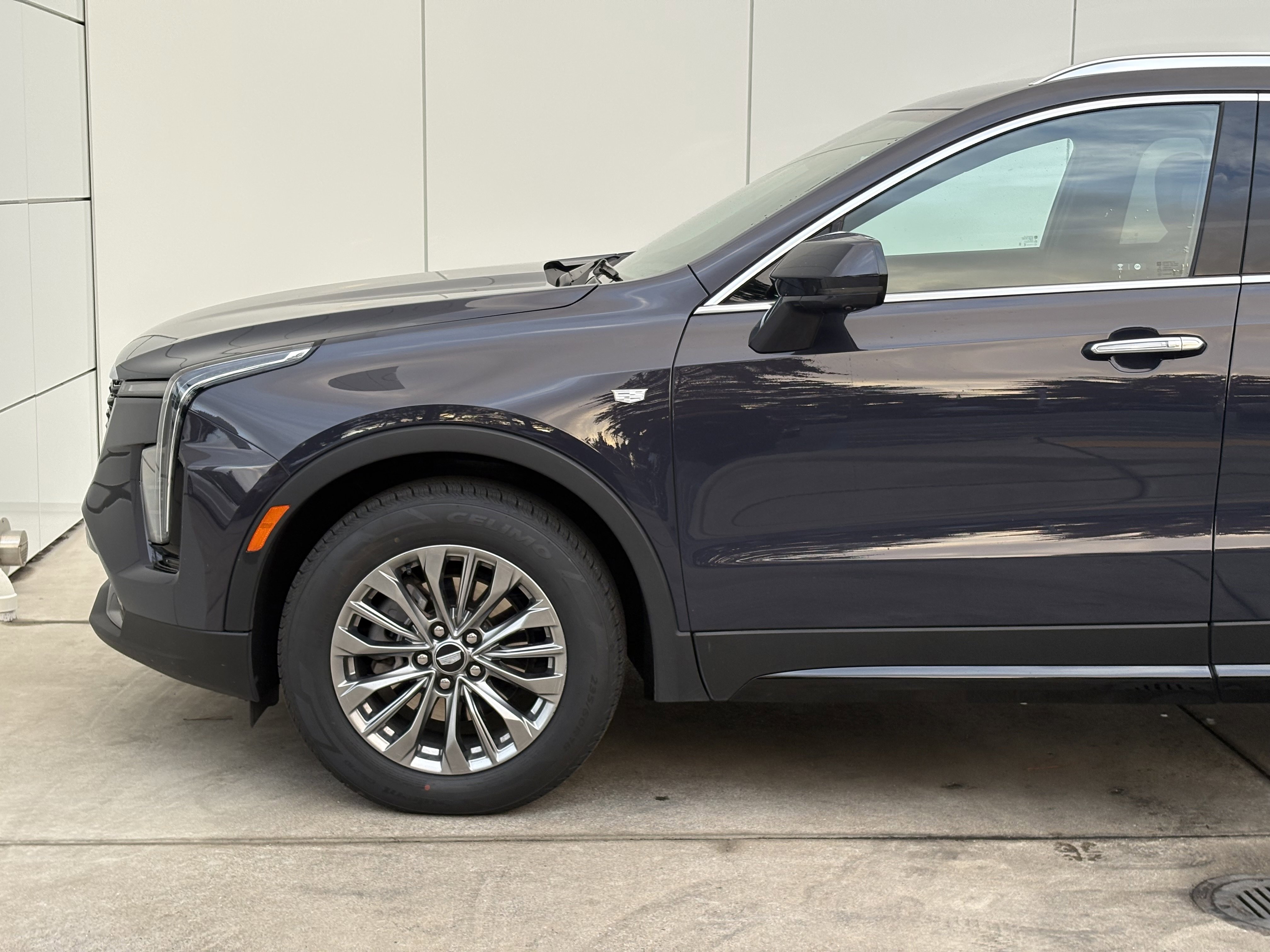 Certified 2025 Cadillac XT4 Premium Luxury image 5