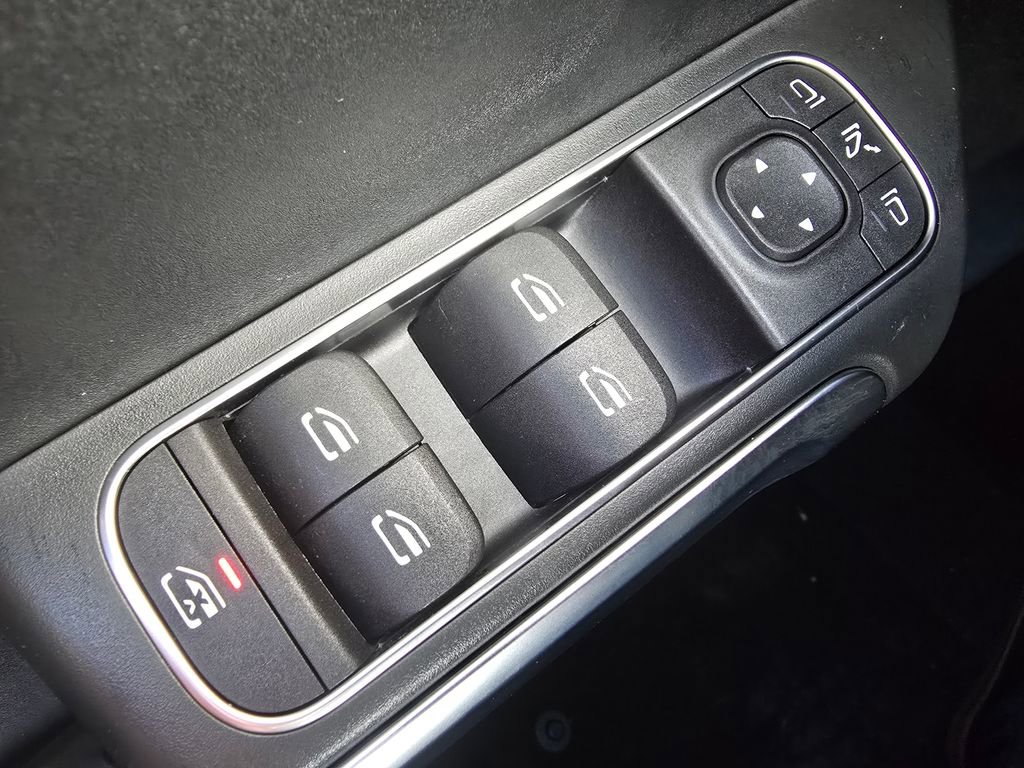 Used 2020 Mercedes-Benz GLB 250 4MATIC image 26