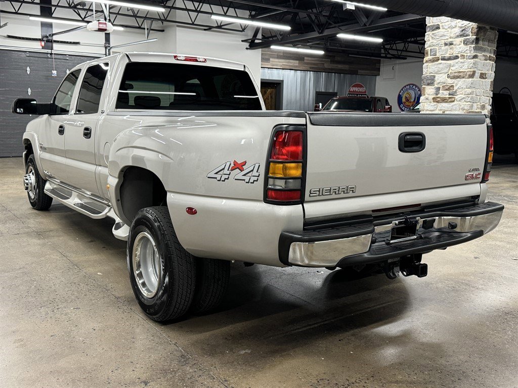 Used 2005 GMC Sierra 3500 SLT w/ Heavy-Duty Power Package AWD/4WD image 10